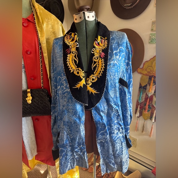 Other - Vintage 1950s men’s silk dragon Chinese robe